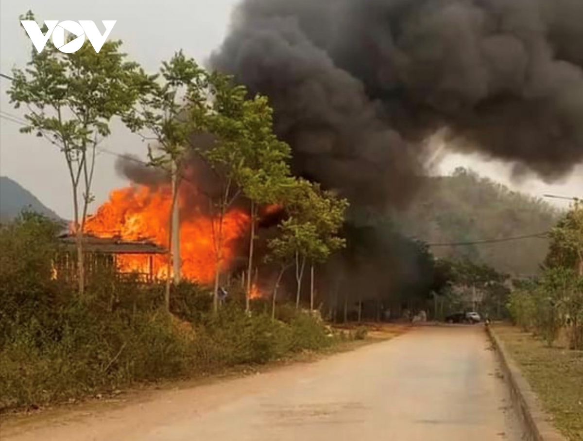 Hỏa hoạn thiêu rụi căn nhà sàn ở Sơn La