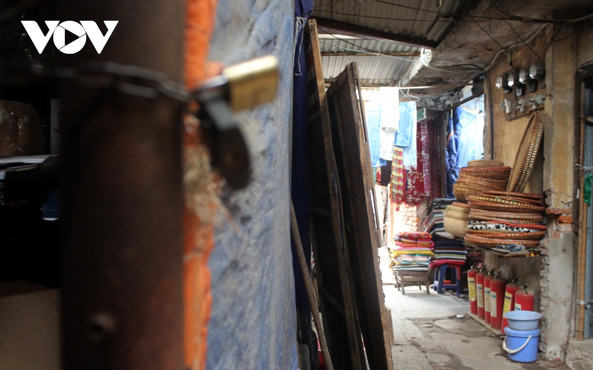 Nhiều chợ truyền thống ở Hà Nội vắng khách, xuống cấp trầm trọng
