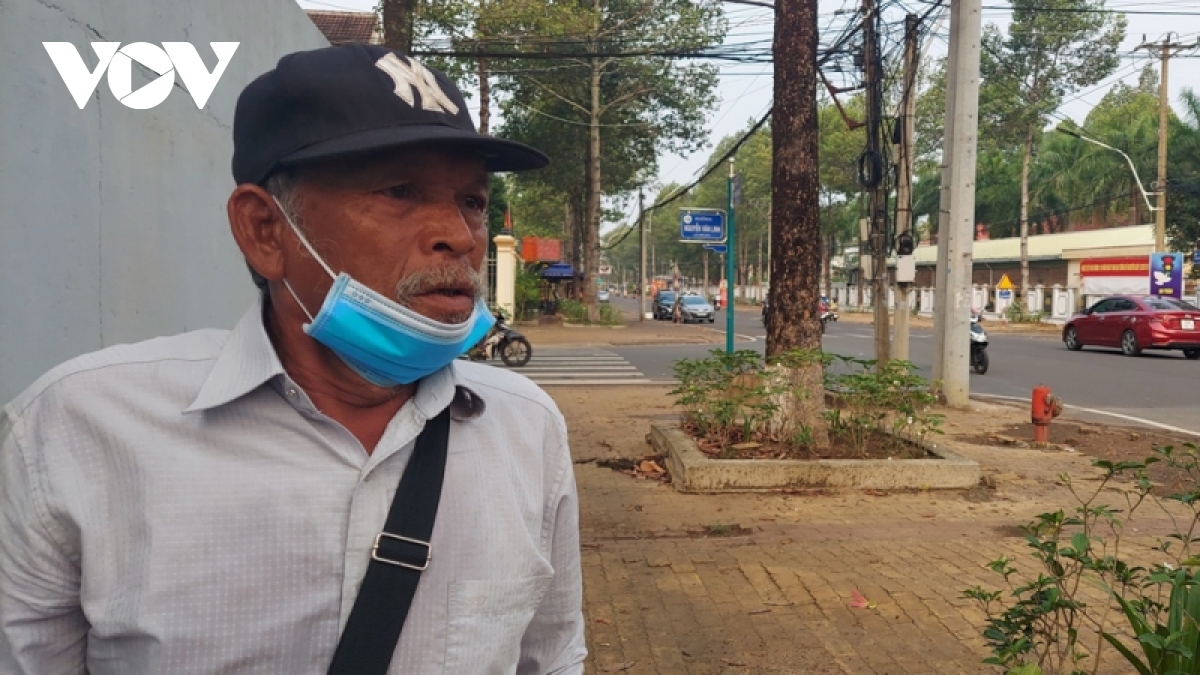 Chủ xe ô tô bị "tố" cướp vé số ở Bình Phước được công an mời làm việc