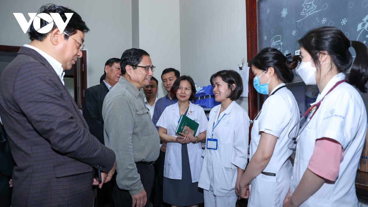 Thủ tướng kiểm tra đột xuất việc mua sắm thuốc, vật tư y tế trên địa bàn Hà Nội