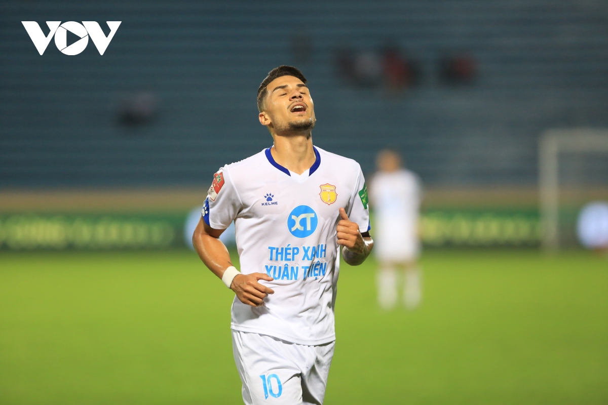 Chuyển nhượng V-League 2023: Nam Định giữ chân Hendrio, Viettel FC chia tay ngôi sao
