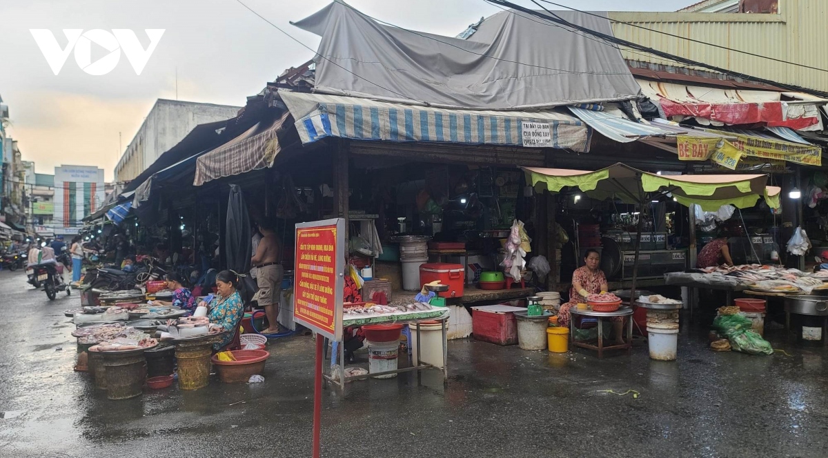 Chợ truyền thống ở TP.HCM ế ẩm, tiểu thương khó khăn chồng chất