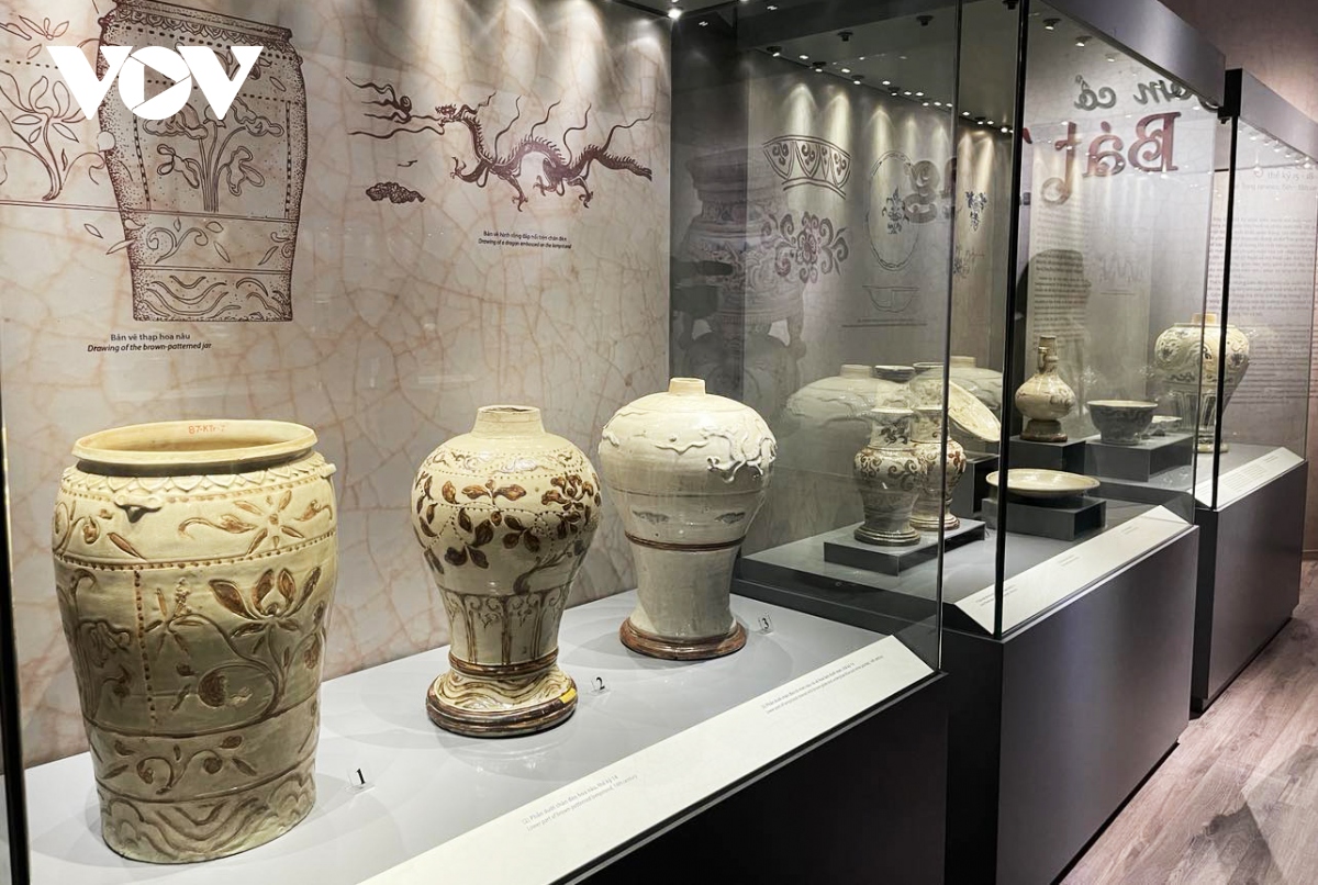 Bộ sưu tập hiện vật độc đáo gốm Bát Tràng từ thế kỷ 14
