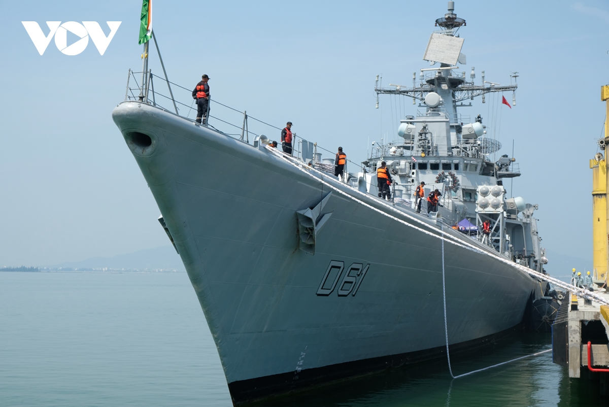 Tàu Hải quân Ấn Độ cập cảng Tiên Sa ở Đà Nẵng