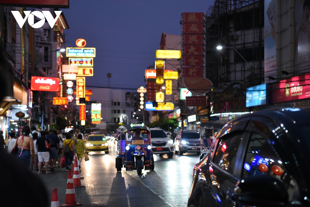 Nhộn nhịp phố ẩm thực người Hoa giữa lòng Bangkok
