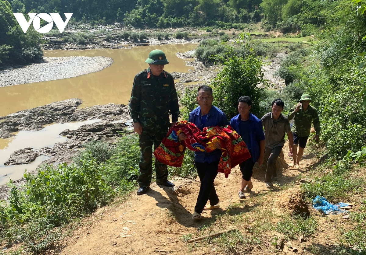 Hai bé gái bị nước cuốn trôi khi tắm sông ở Nghệ An