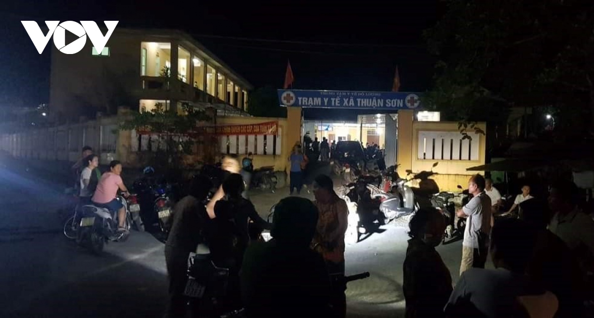 Hơn 50 trẻ mầm non ở Nghệ An nhập viện trong đêm, nghi bị ngộ độc