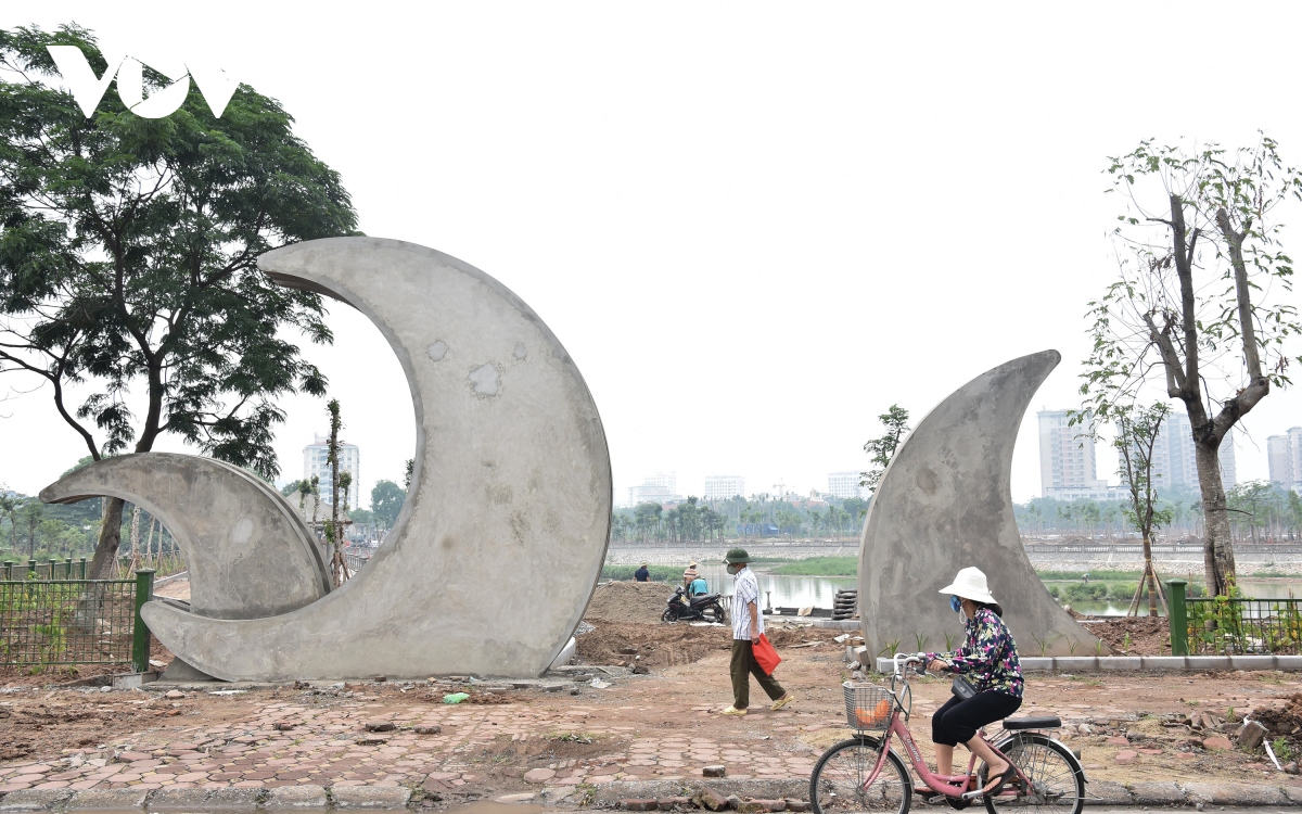 Hối hả thi công đưa dự án cải tạo công viên Việt Hưng về đích trước tháng 8 tới