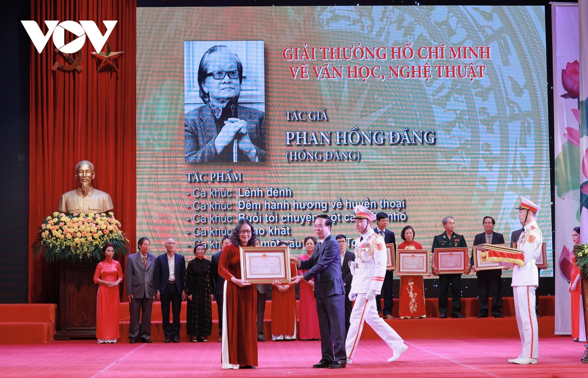 Toàn cảnh lễ trao Giải thưởng Hồ Chí Minh, Giải thưởng Nhà nước về VHNT