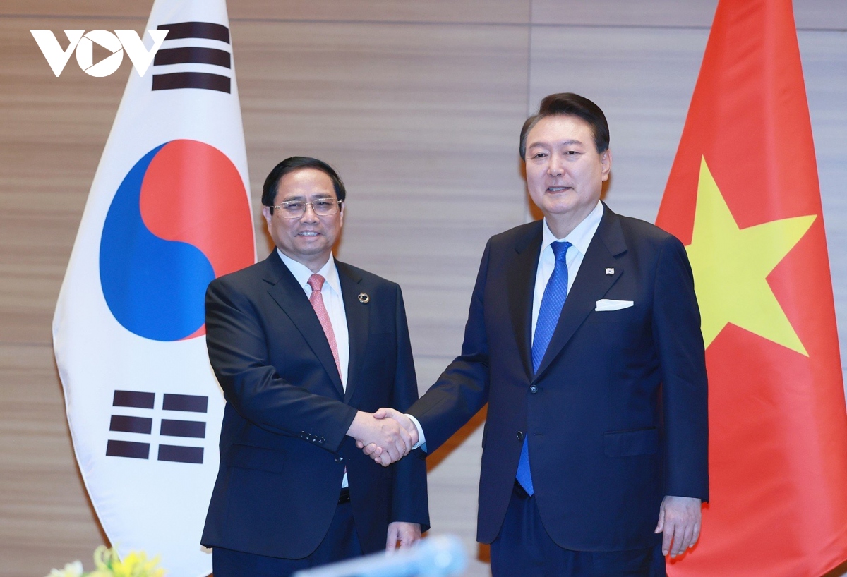Thủ tướng Phạm Minh Chính gặp Tổng thống Hàn Quốc nhân dịp Hội nghị Thượng đỉnh G7