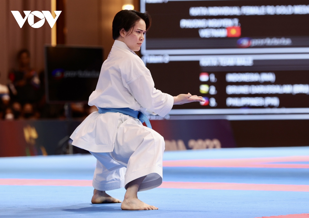 Võ sĩ Karate gạt nỗi buồn cá nhân, dẫn dắt đồng đội "mở hàng" HCV ở SEA Games 32