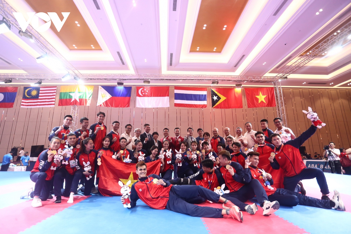 Karate "mở hàng" HCV cho Đoàn Thể thao Việt Nam trong ngày 8/5