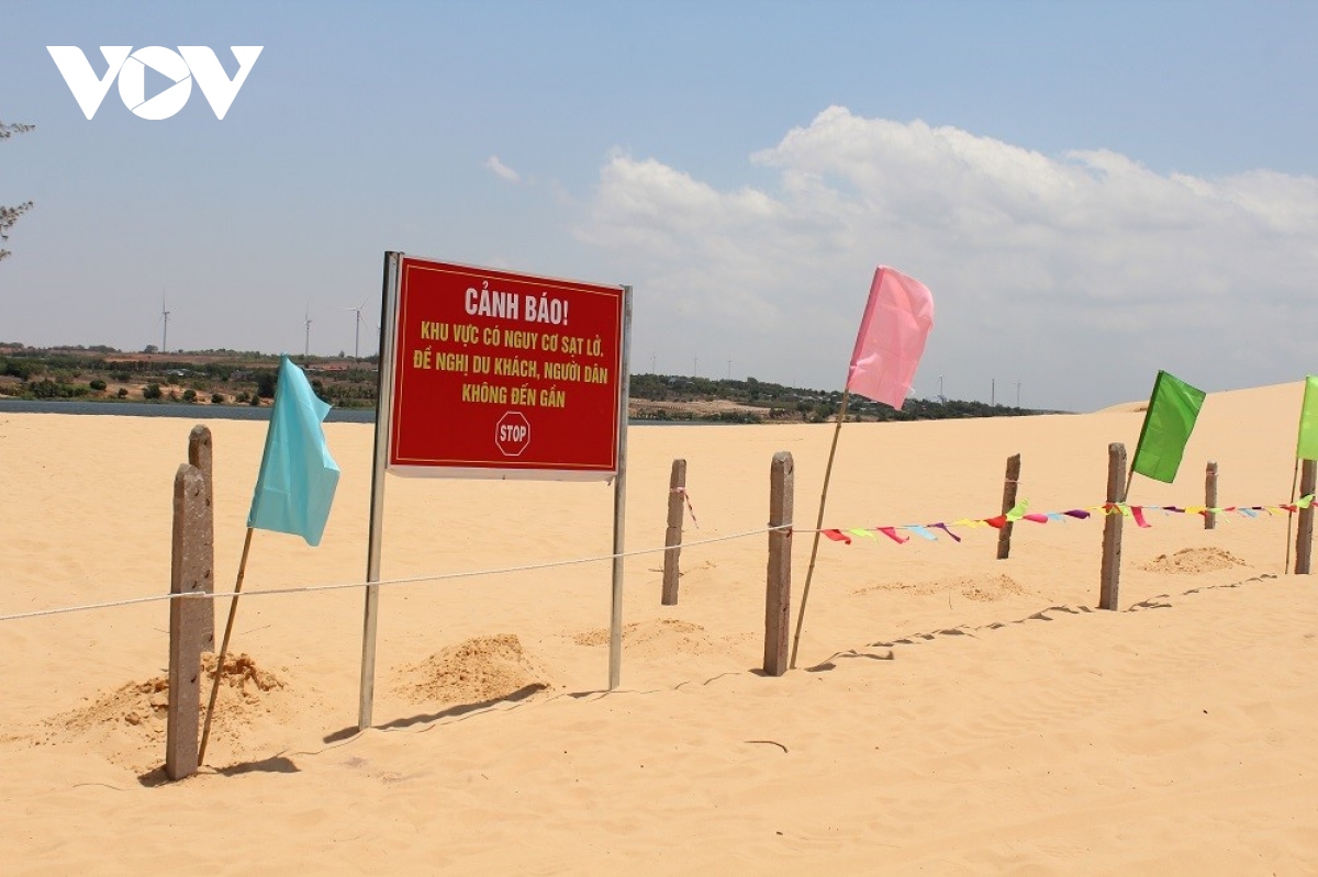 Cảnh báo sạt lở tại "tiểu sa mạc Sahara" ở Bình Thuận