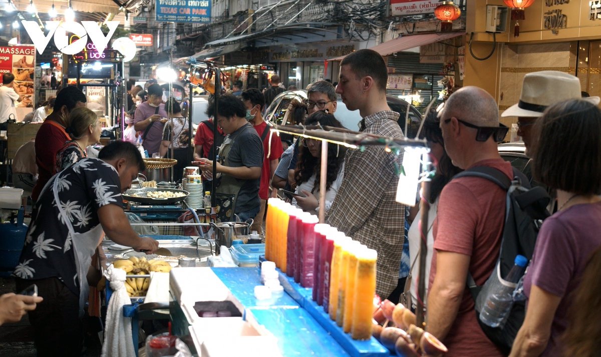Một đêm tại phố ẩm thực người Hoa Chinatown giữa lòng Bangkok