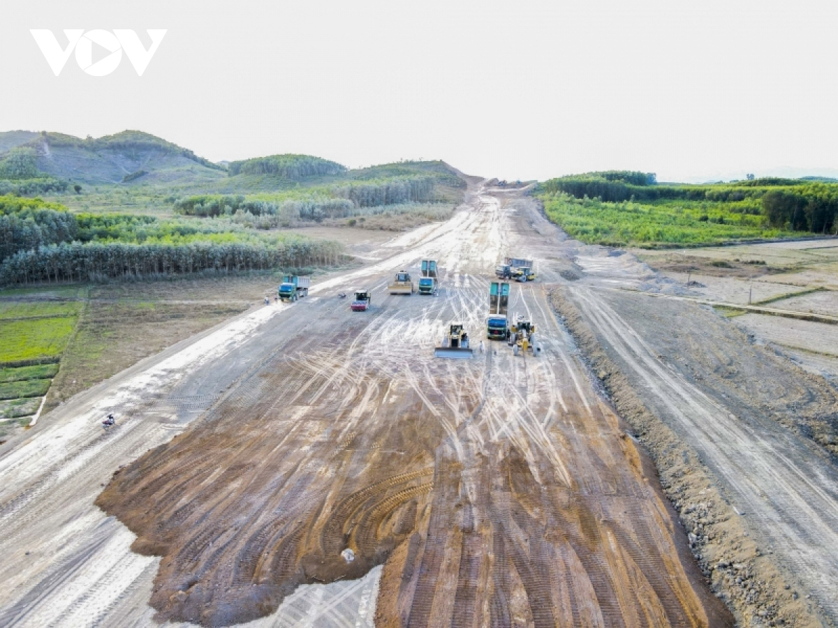 Cao tốc Vân Phong- Nha Trang khó khăn về vật liệu đào đắp
