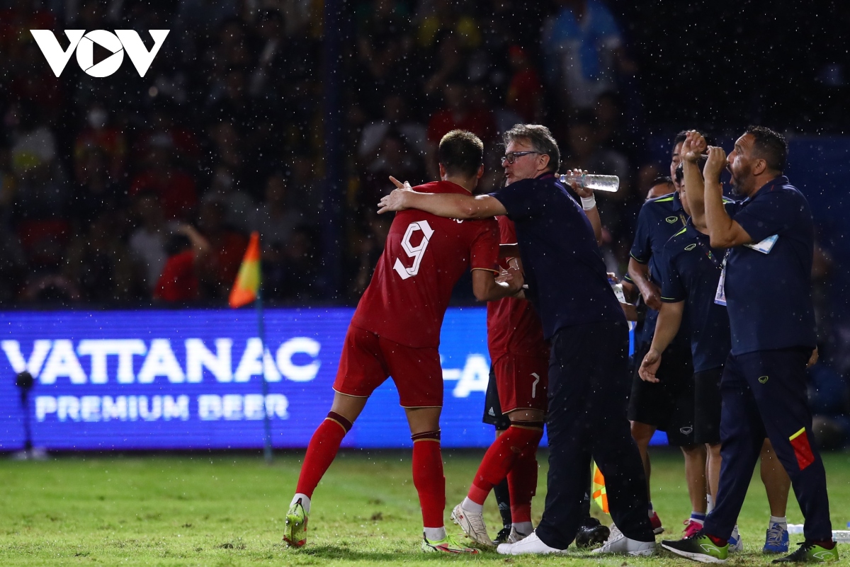 HLV Troussier nói gì khi U22 Việt Nam sớm giành vé vào bán kết SEA Games 32?