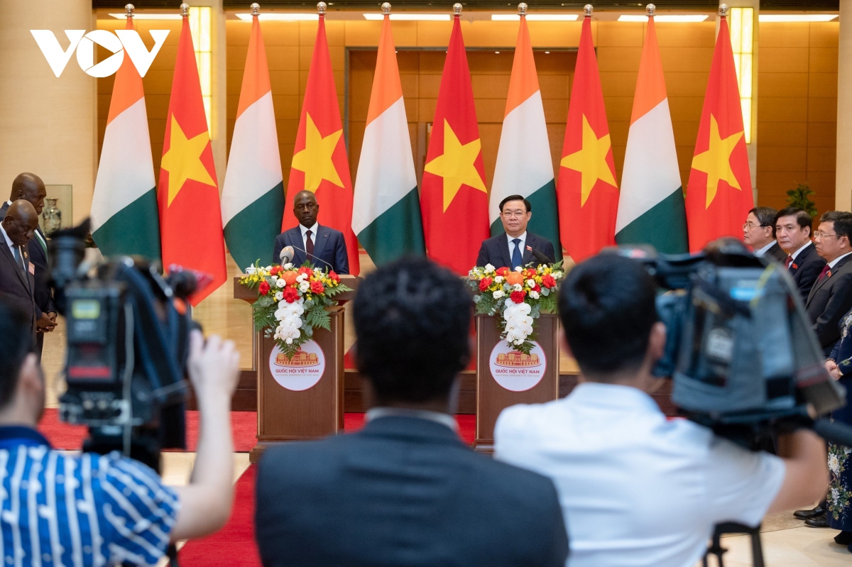 Chủ tịch Quốc hội hai nước Việt Nam và Bờ Biển Ngà gặp gỡ báo chí