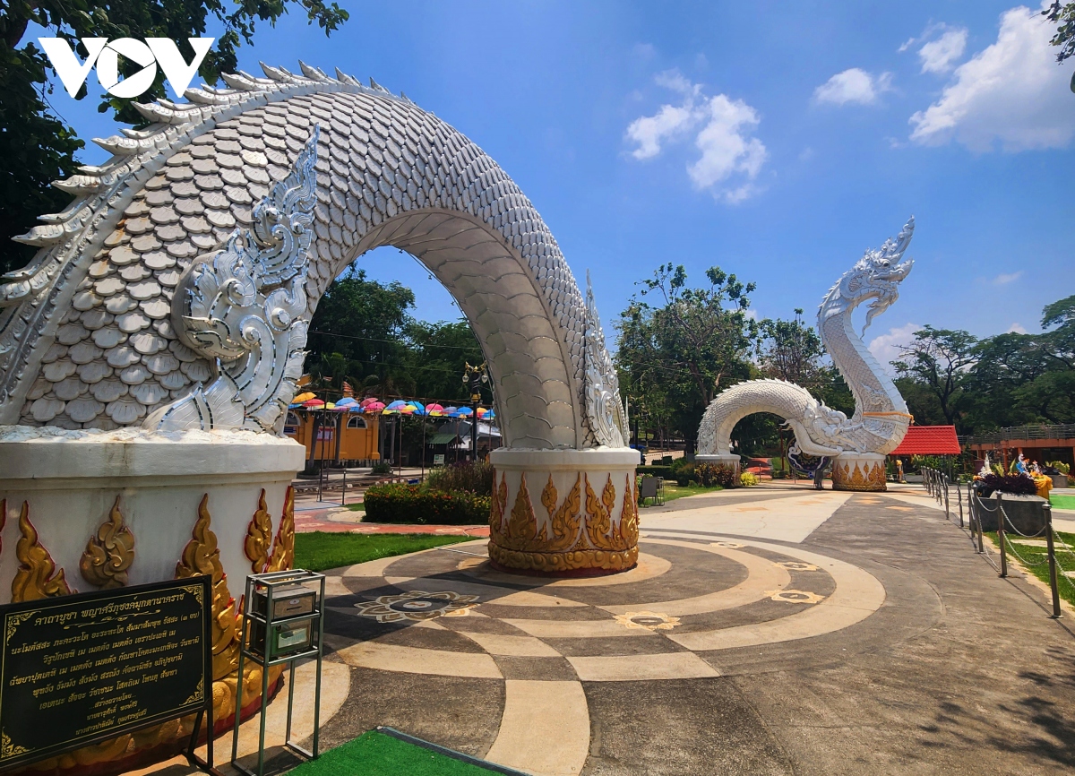 Cận cảnh tượng thần rắn Naga bằng đá cẩm thạch lớn nhất Thái Lan