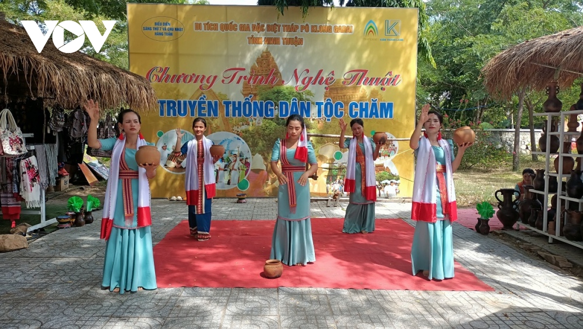 Du khách đến với Ninh Thuận tăng trong dịp Lễ hội Nho – Vang