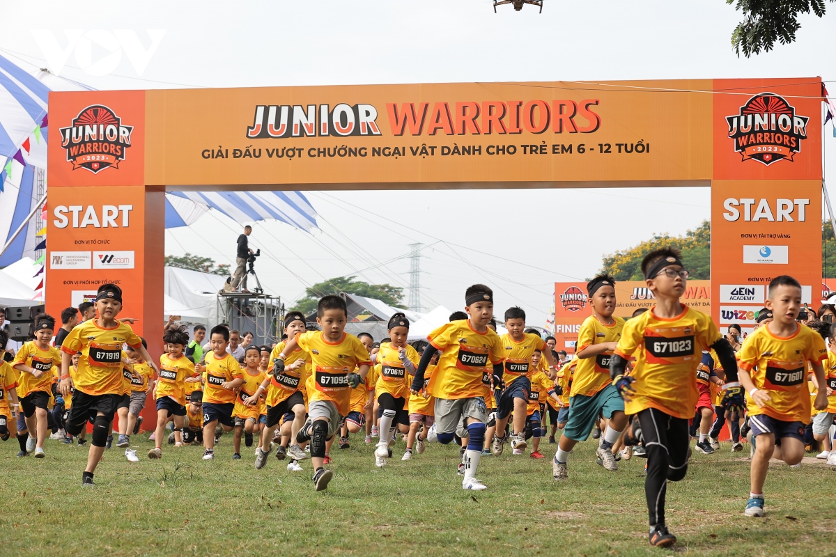 Sôi động Junior Warriors - Giải đấu vượt chướng ngại vật cho trẻ em