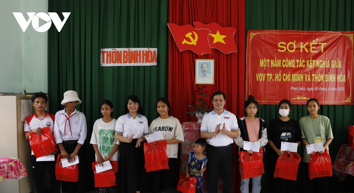 Sơ kết 1 năm kết nghĩa giữa VOV TP.HCM với thôn đồng bào dân tộc Chăm ở Bình Thuận