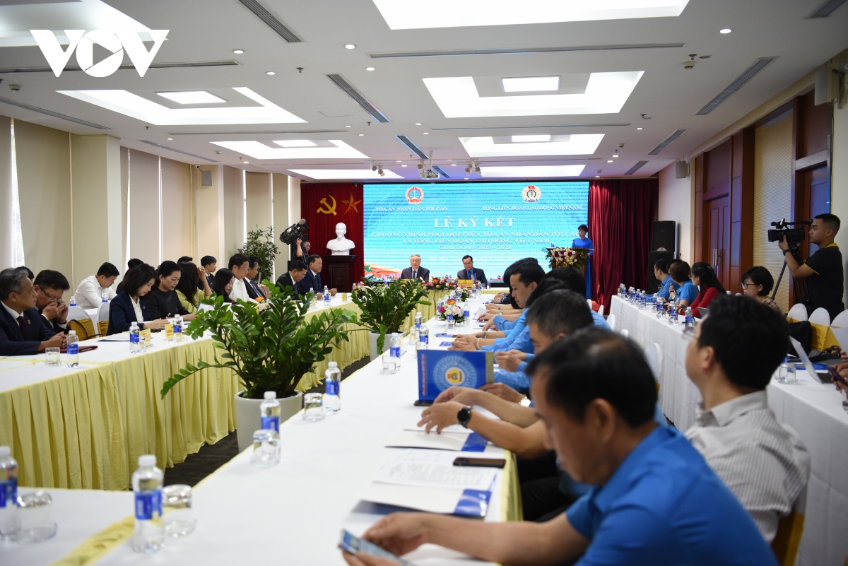 Ký kết phối hợp công tác giữa Tòa án nhân dân tối cao và TLĐLĐ Việt Nam