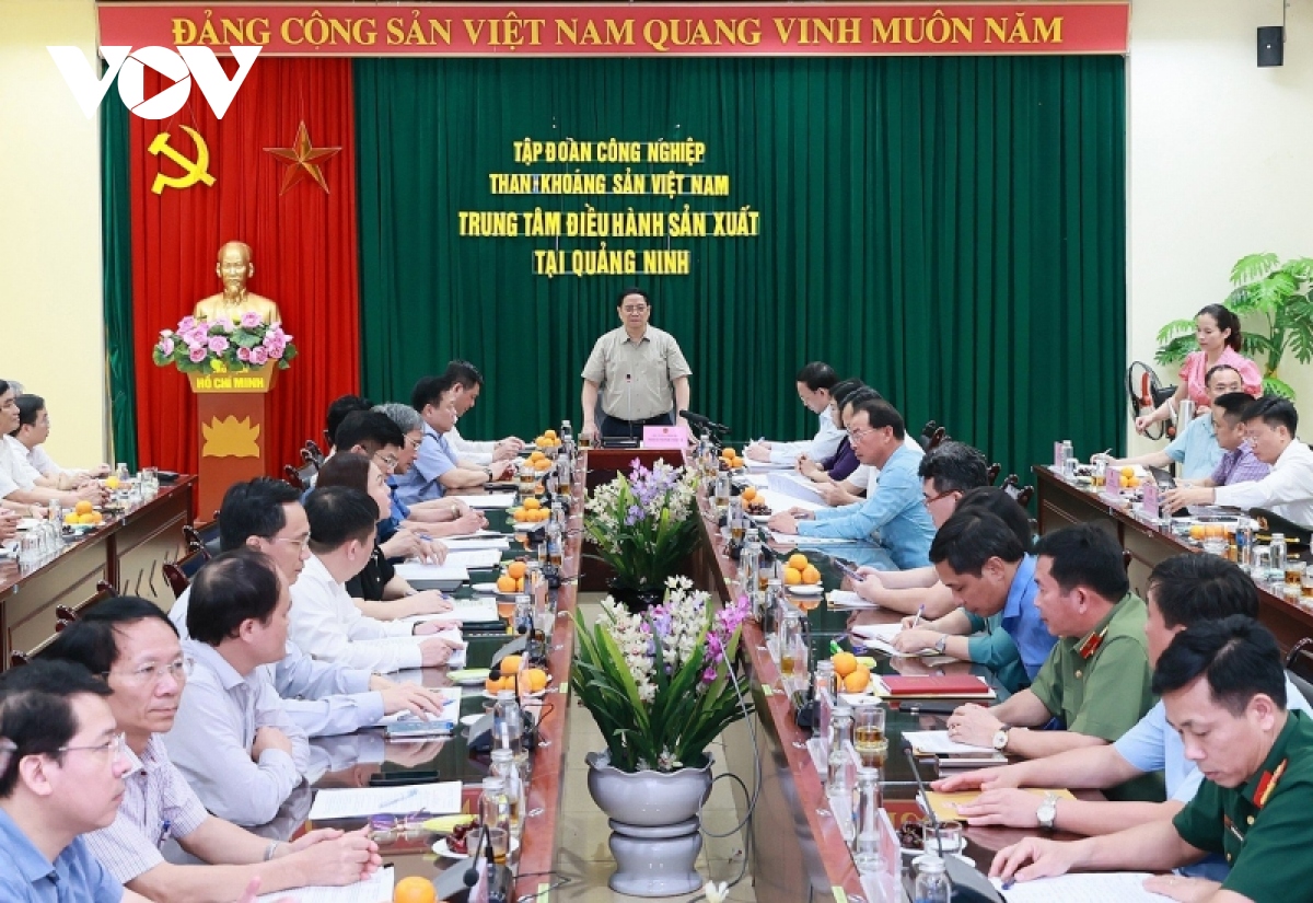 Thủ tướng kiểm tra thực trạng các đơn vị sản xuất và cung ứng điện ở Quảng Ninh