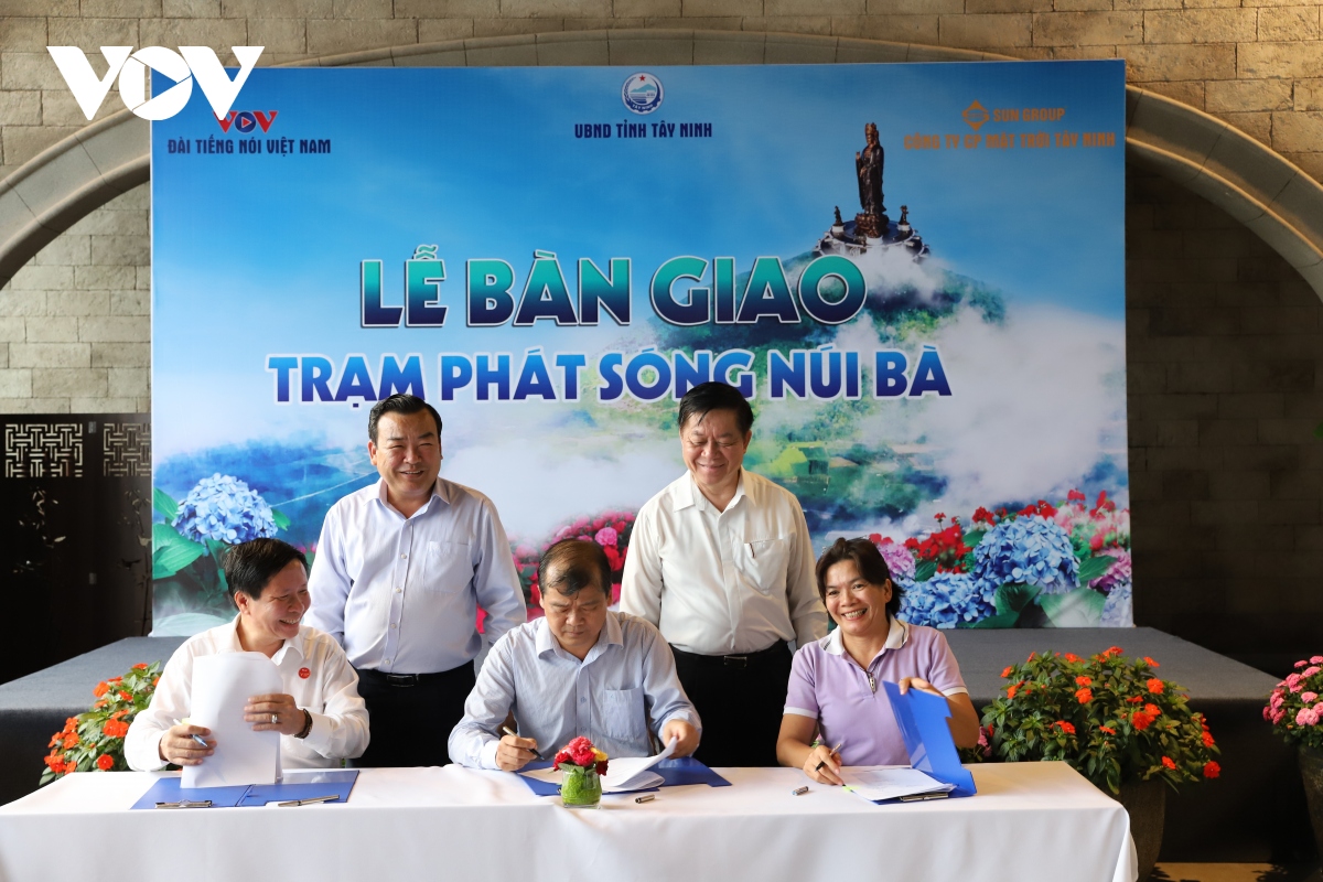 Đài Tiếng nói Việt Nam nhận bàn giao Trạm phát sóng núi Bà Đen