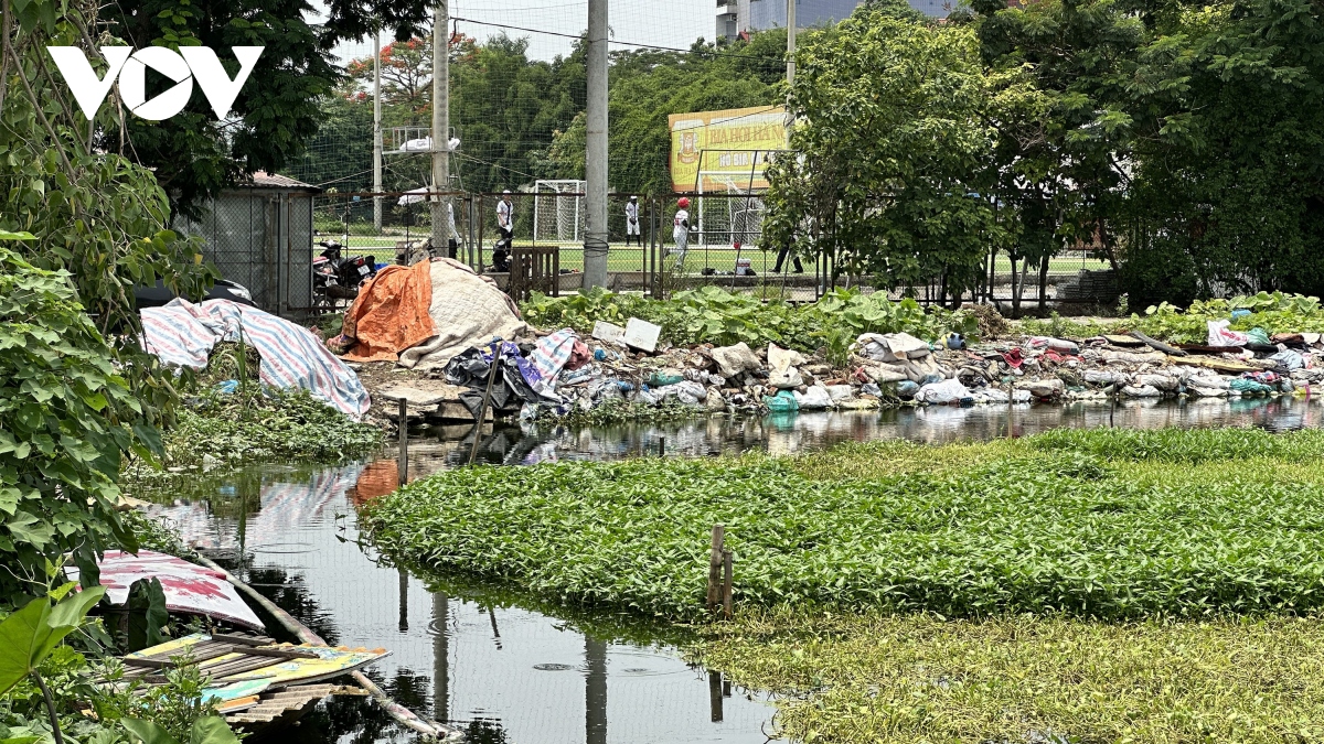 Hà Nội: Nhiều diện tích ao, hồ ở nội thành sắp biến mất vì xâm lấn đổ phế thải