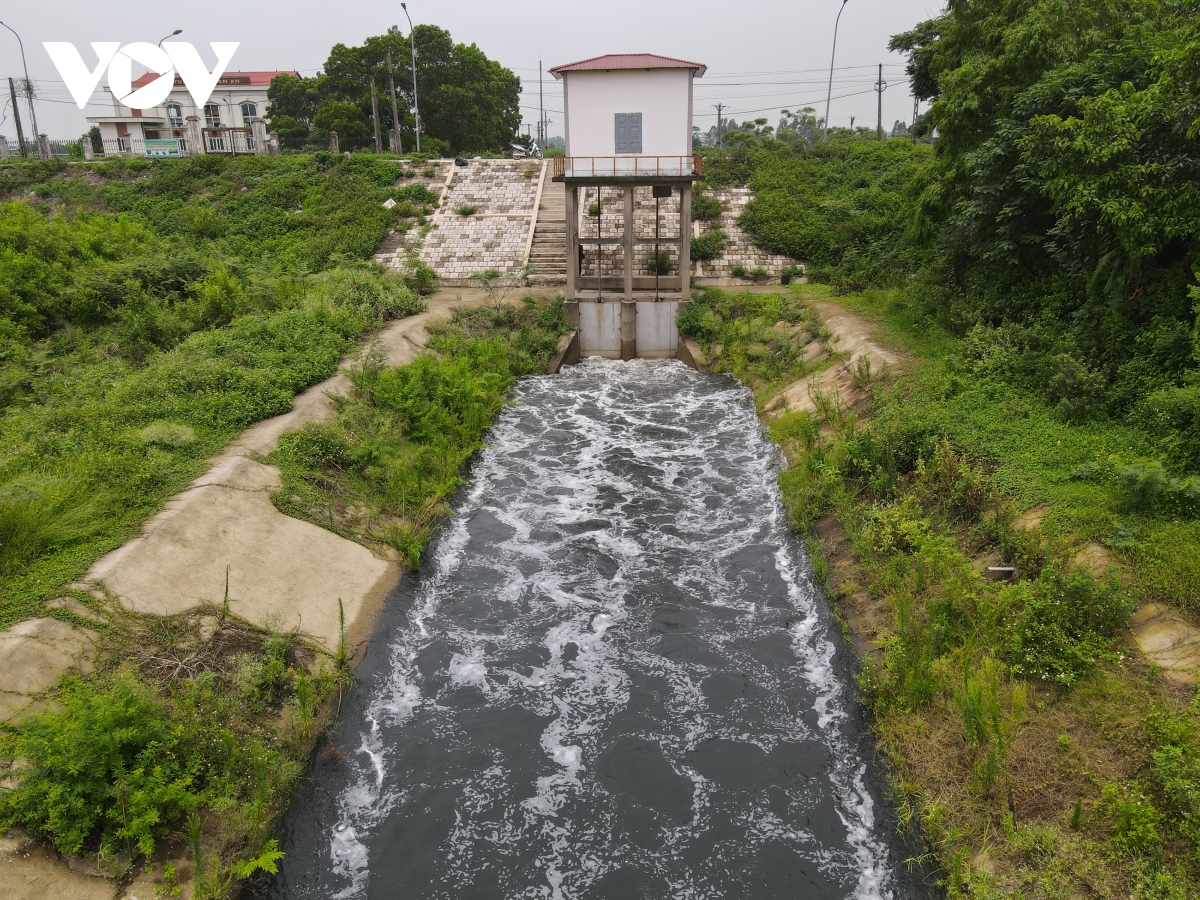 Nước sông Cầu ở Bắc Ninh, Bắc Giang lại bị “nhuộm đen”, người dân bức xúc