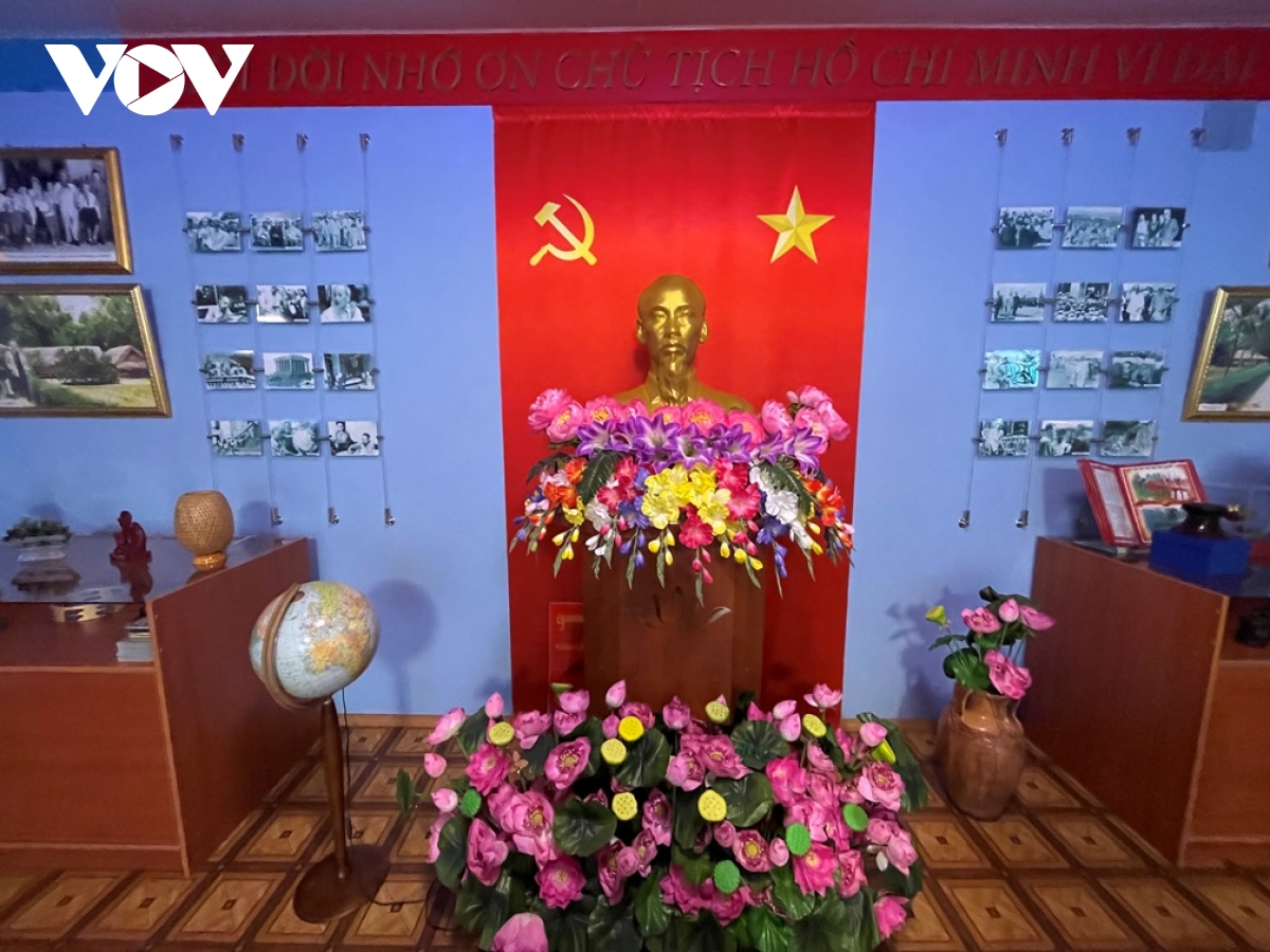 Xúc động trước tình cảm của người dân trên quê hương V.I.Lenin dành cho Bác