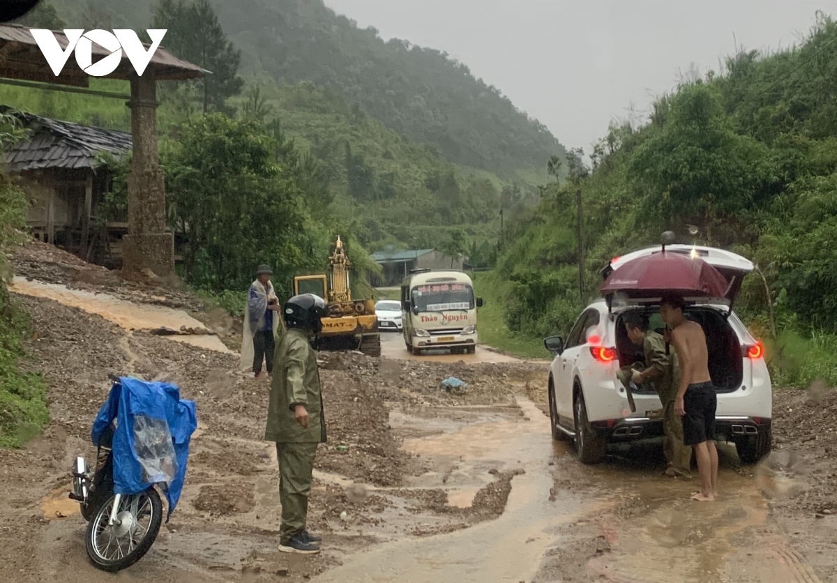 Mưa lớn gây sạt lở tỉnh lộ 109 ở Sơn La