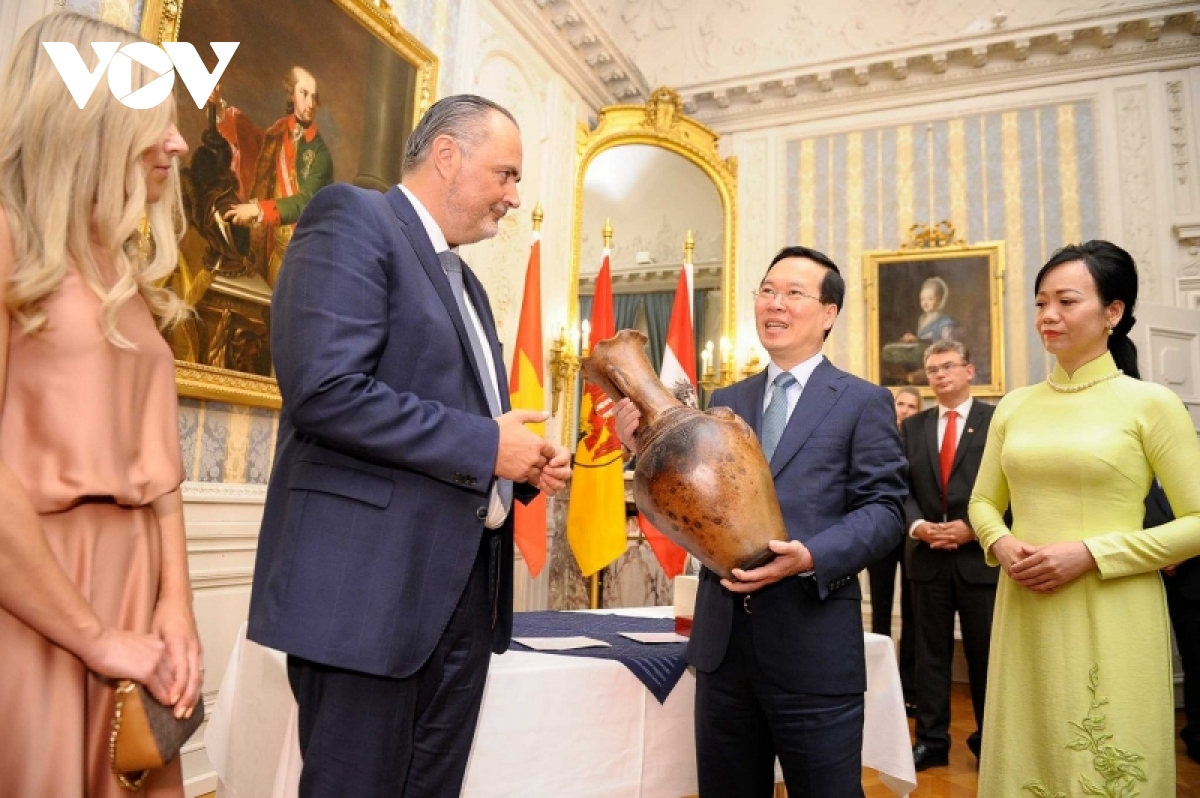 Chủ tịch nước Võ Văn Thưởng gặp Thủ hiến bang Burgenland