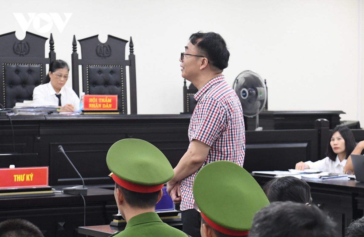 Cựu Phó Cục trưởng Trần Hùng khai đuổi người đưa hối lộ, nhân chứng nói gì?