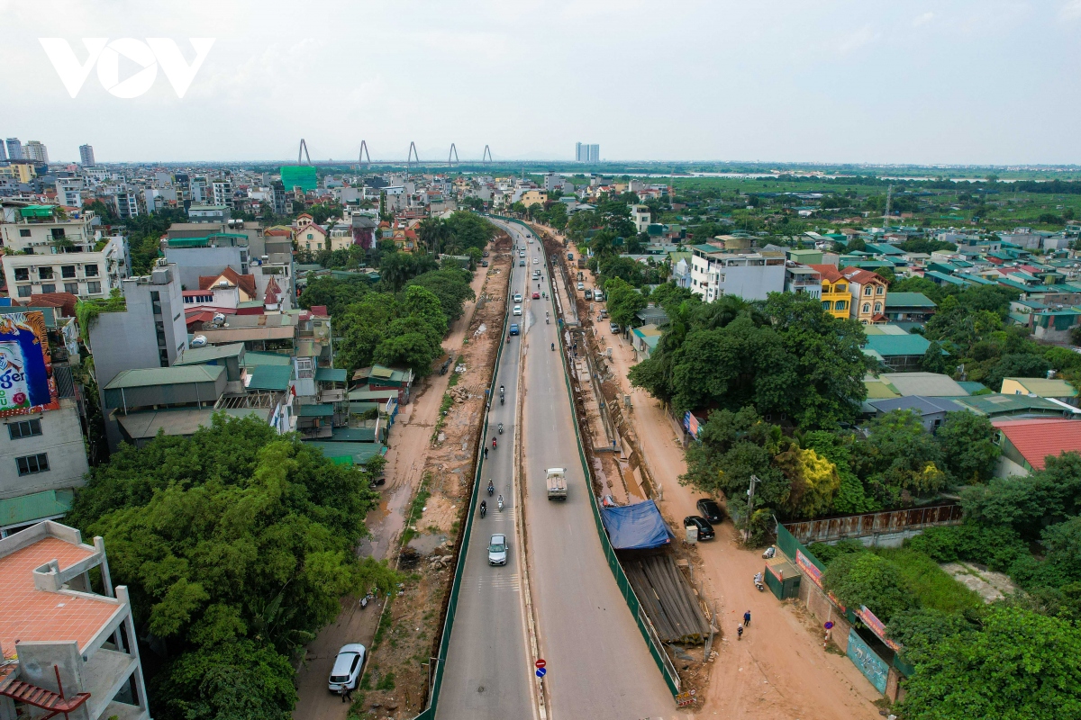 Cận cảnh đê Nghi Tàm nứt toác, thi công chậm tiến độ bất chấp mùa mưa lũ về