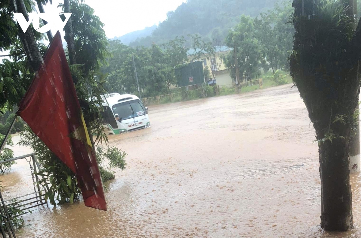 Áp thấp nhiệt đới vào Biển Đông: Sơn La ngập lụt do mưa trên diện rộng