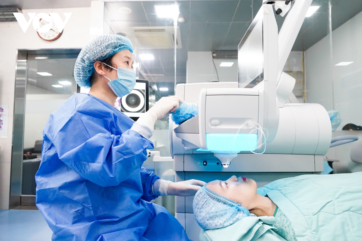 Vì sao cần khám chuyên sâu trước khi phẫu thuật tật khúc xạ?