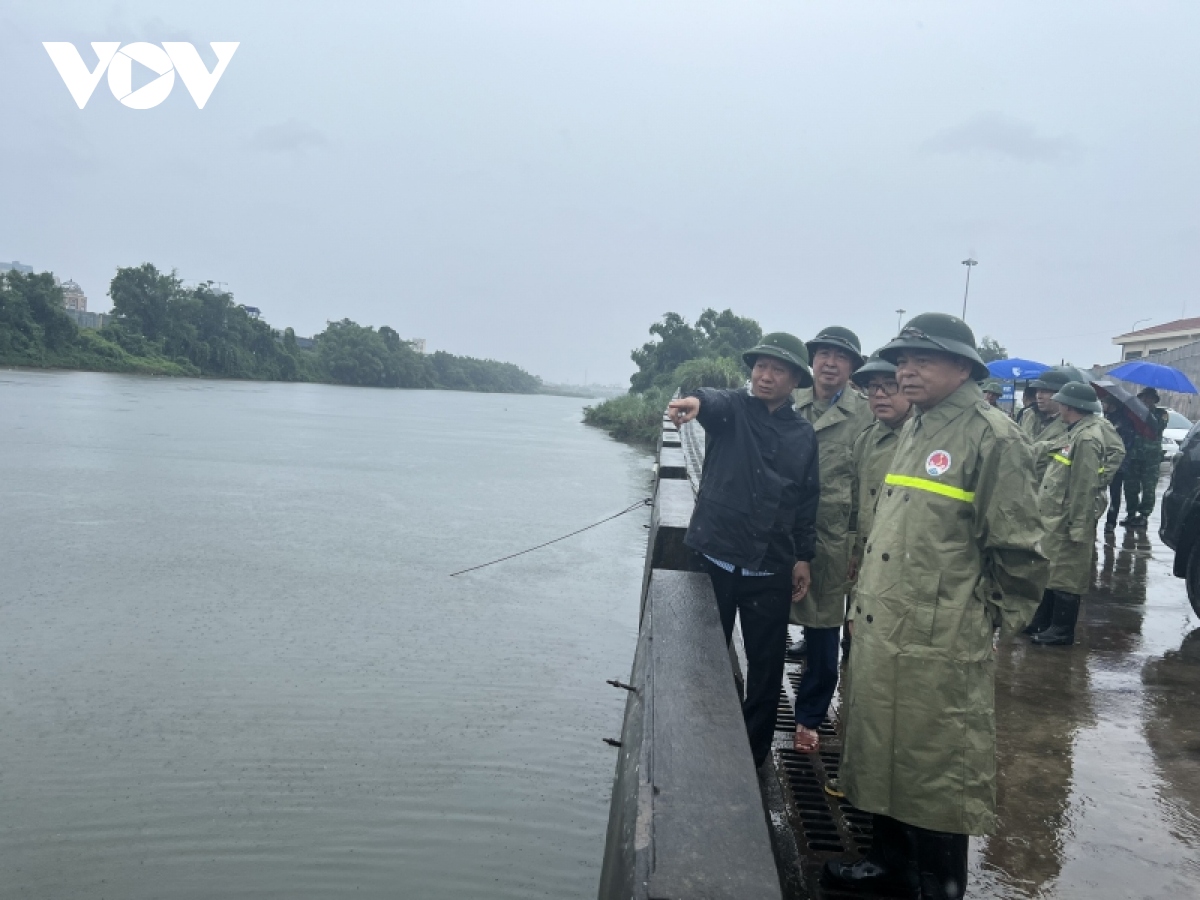 Thứ trưởng Bộ NN& PTNT kiểm tra công tác phòng, chống bão tại Quảng Ninh