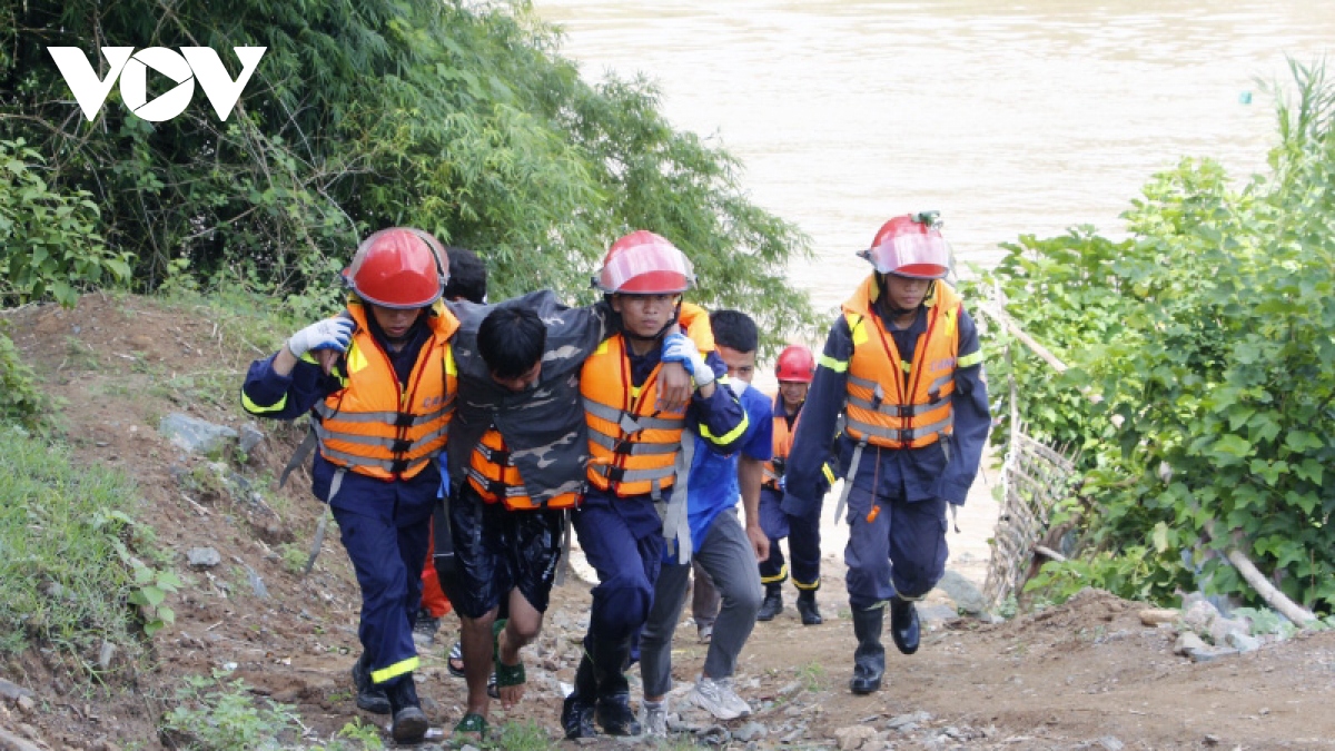 Diễn tập ứng phó bão, lũ và tìm kiếm cứu nạn trên sông Đà