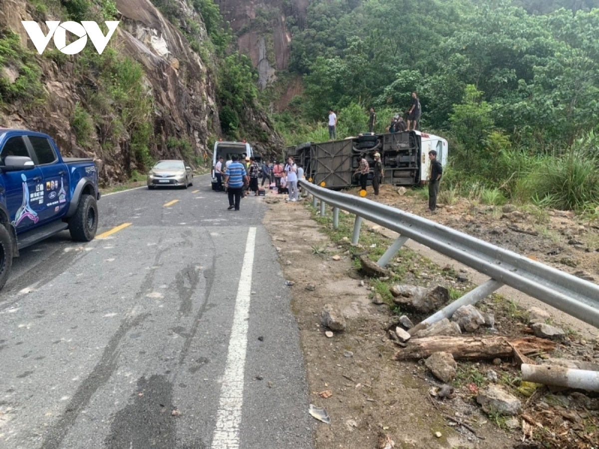 3 du khách tử vong trong tai nạn trên đèo Khánh Lê