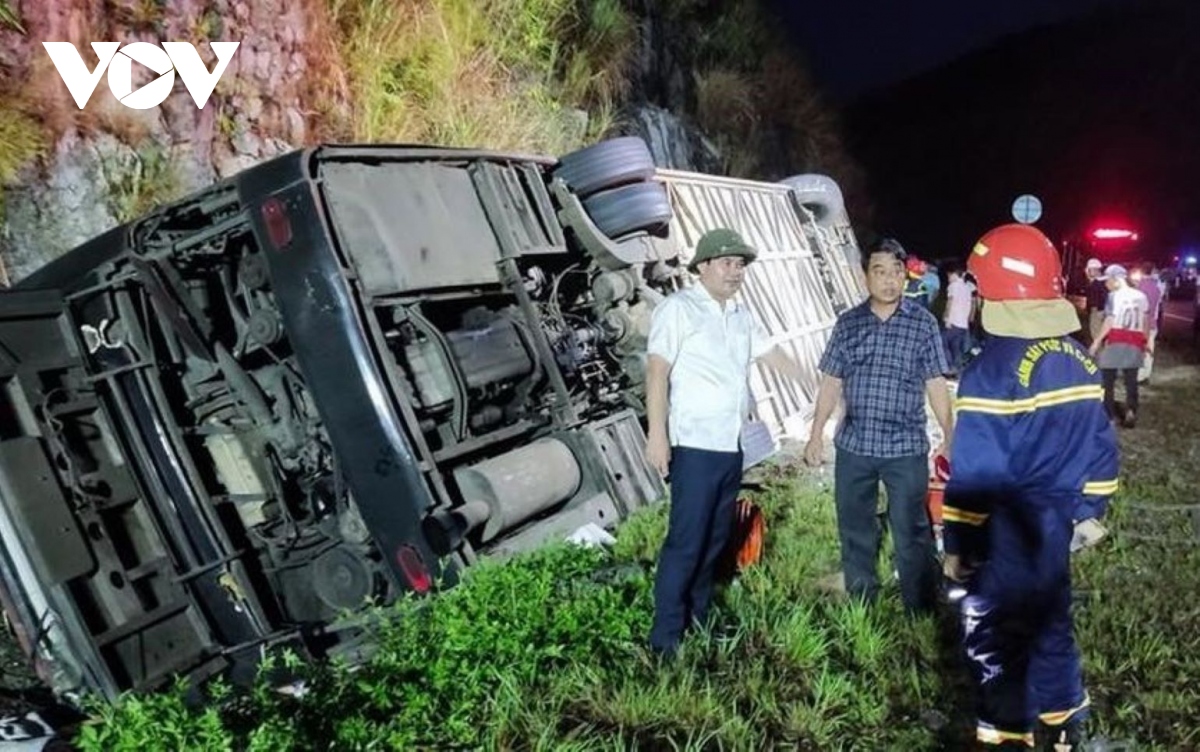 TNGT trên cao tốc La Sơn - Túy Loan làm 1 người chết, 15 người bị thương
