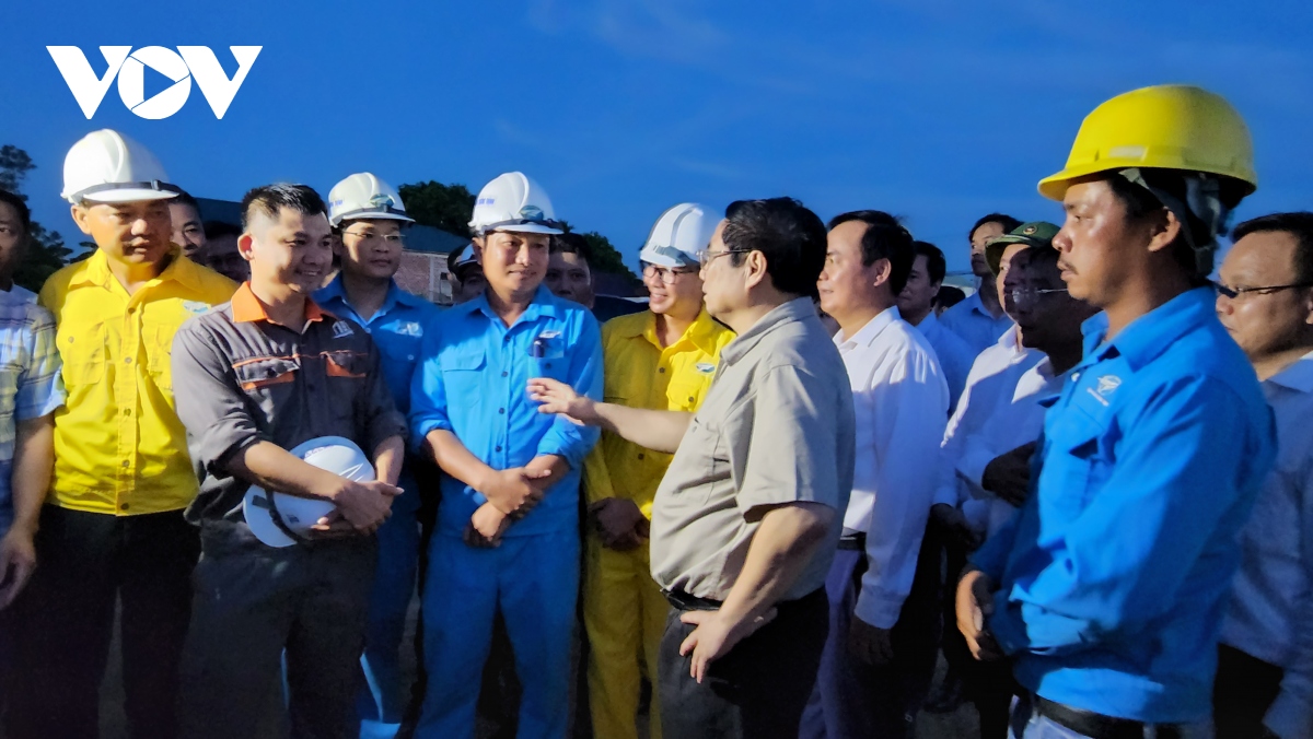 Thủ tướng kiểm tra công trình trọng điểm ngành giao thông tại Quảng Trị