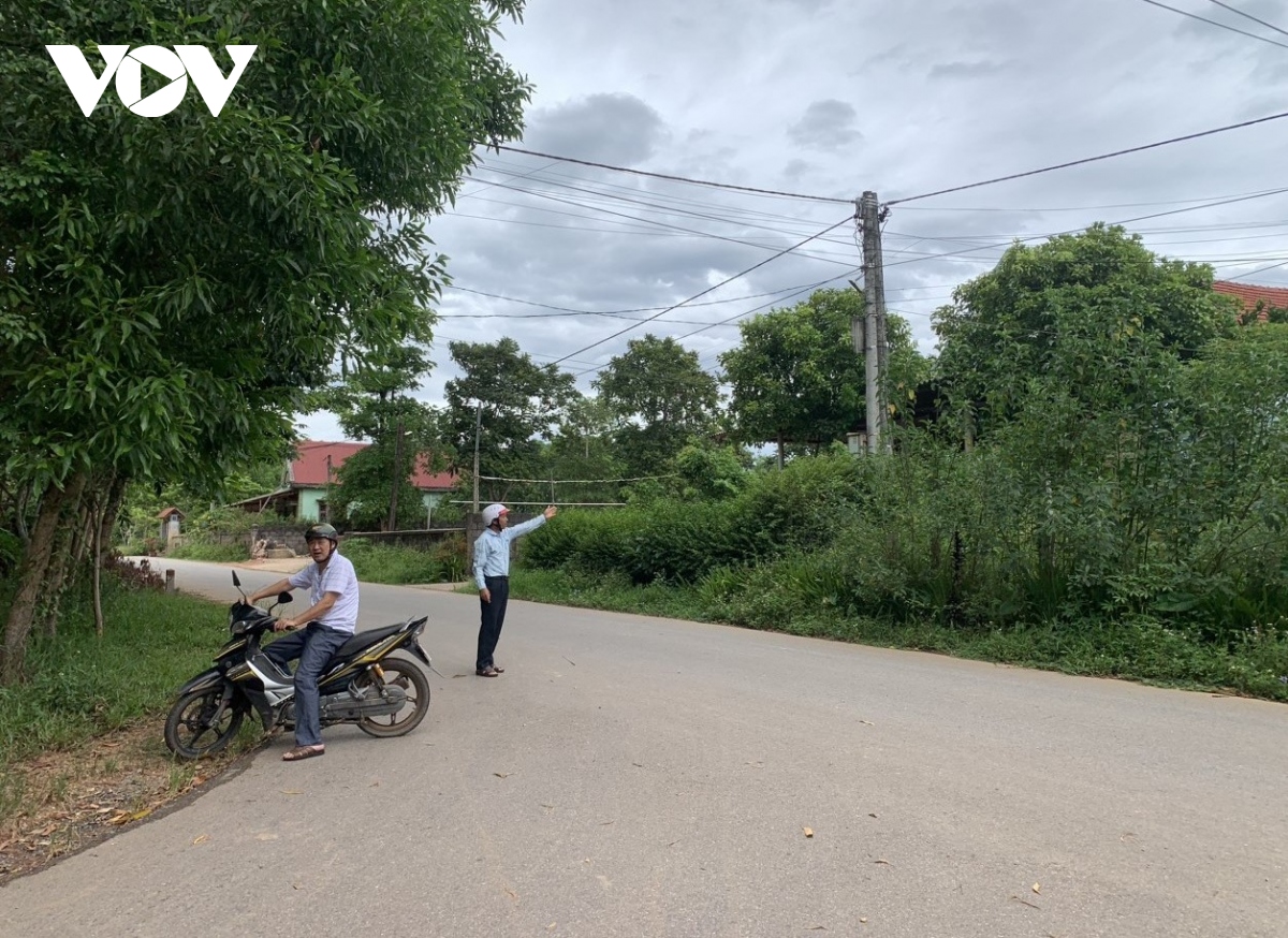 Có nên thay đổi vị trí cầu vượt qua cao tốc Bắc-Nam ở thị trấn Bến Quan, Quảng Trị?