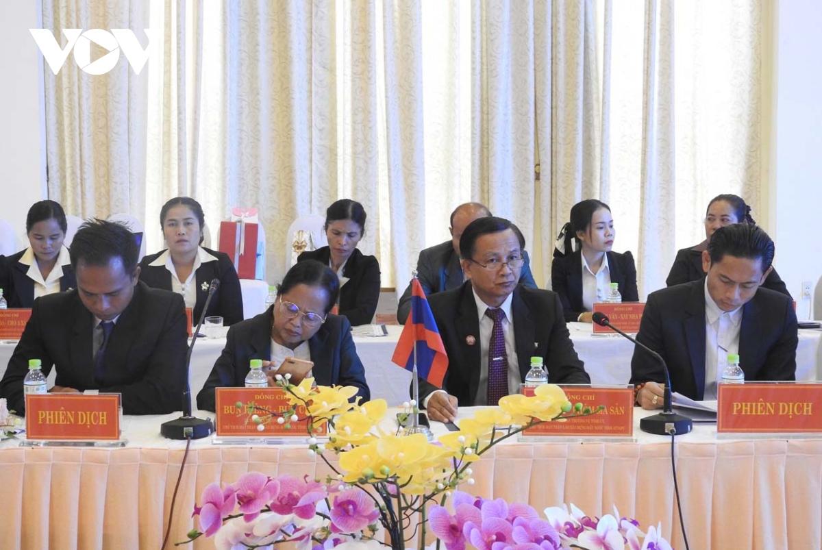 Trao đổi công tác mặt trận giữa tỉnh Kon Tum với 2 tỉnh Attapư, Sê Kông của Lào