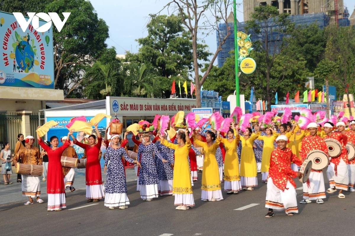 Nhiều hoạt động văn hoá phục vụ du khách khi đến với Bình Thuận