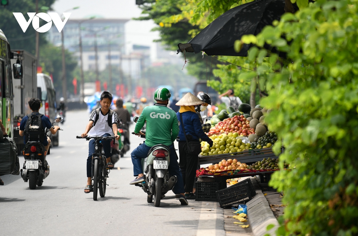 Lòng đường, vỉa hè đường Nguyễn Xiển, Nghiêm Xuân Yêm, Ngọc Hồi bị chiếm dụng