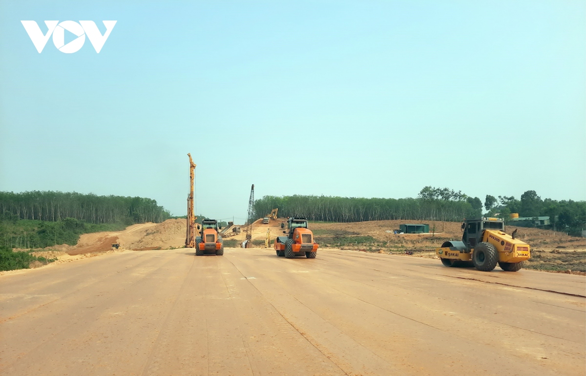 Vướng thủ tục khai thác đất đắp, nhiều dự án trọng điểm ở Quảng Trị chậm tiến độ