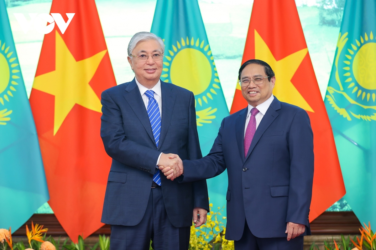 Thủ tướng Phạm Minh Chính tiếp Tổng thống Kazakhstan