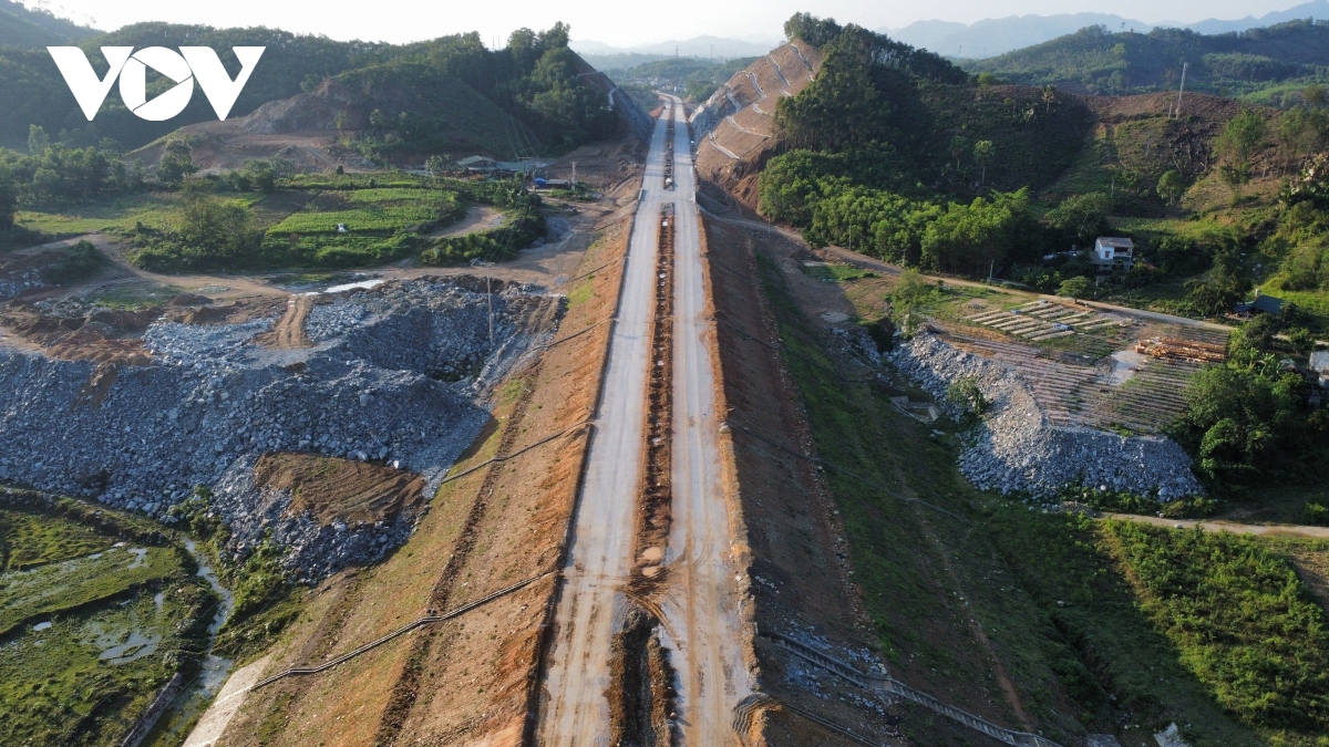 Cao tốc Tuyên Quang - Phú Thọ hơn 3.700 tỷ đang thành hình sau 2 năm thi công