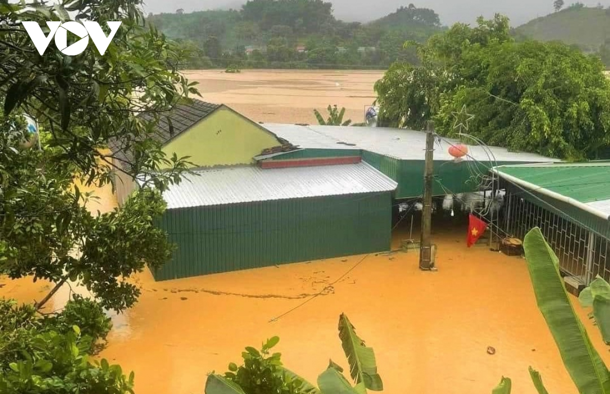 Nghệ An: 1.600 nhà dân bị ngập, 830 ngôi nhà bị cô lập do mưa lũ